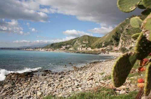 Anna Holiday Home Giardini Naxos Esterno foto